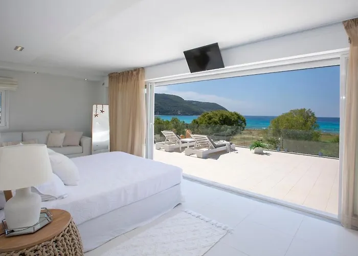 Coastal Chic Luxury La Reina In Ai Giannis