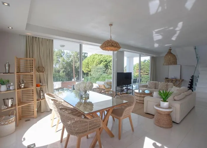 Coastal Chic Luxury La Reina In Ai Giannis Villa *